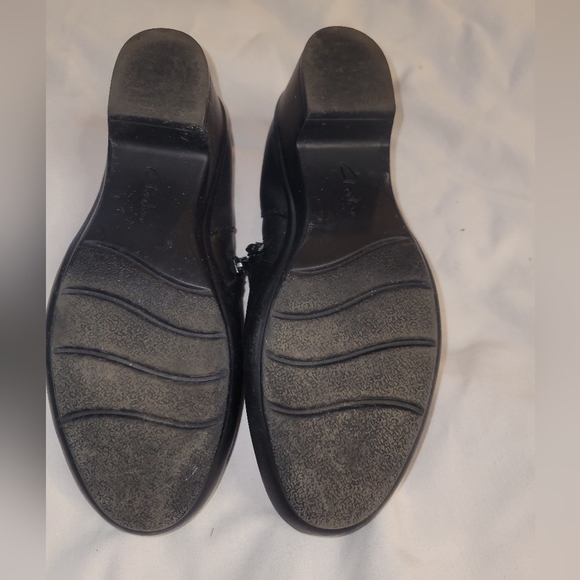 Clarks Ankle Boots with a Low Heel - Picture 6 of 8